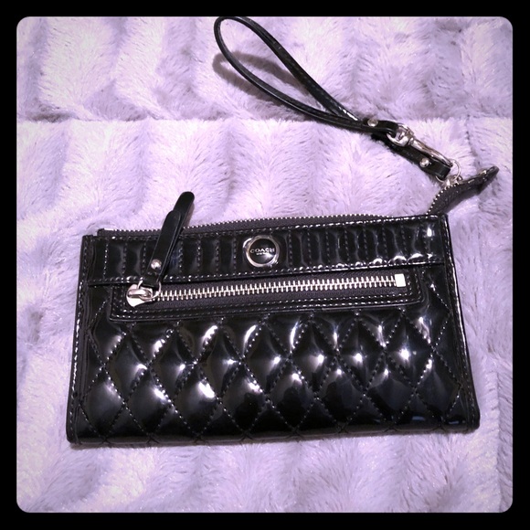 Coach Handbags - Coach Patent Leather Wristlet Wallet Coach Handbags - Coach Patent Leather Wristlet Wallet